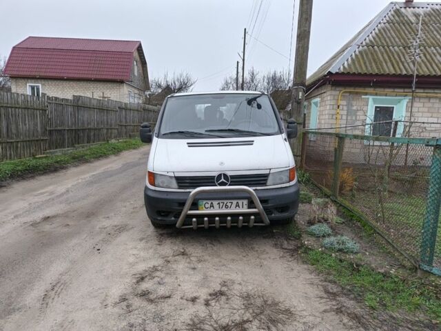 Белый Мерседес Вито, объемом двигателя 0 л и пробегом 230 тыс. км за 4000 $, фото 1 на Automoto.ua