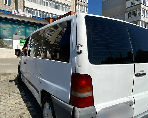 Белый Мерседес Вито, объемом двигателя 2.2 л и пробегом 399 тыс. км за 3700 $, фото 1 на Automoto.ua