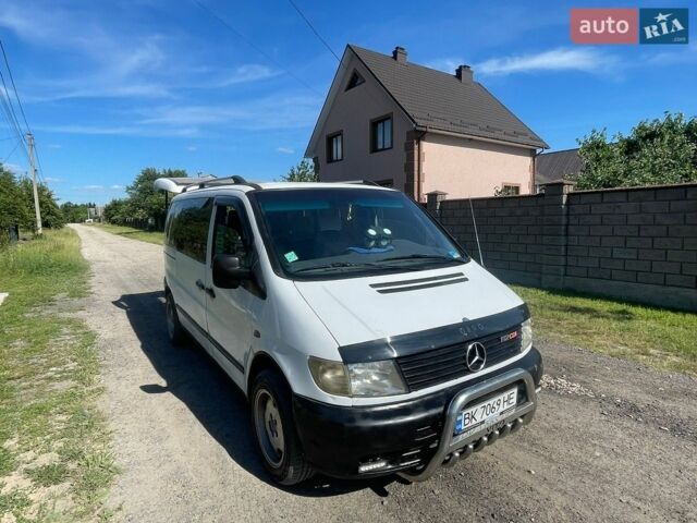 Белый Мерседес Вито, объемом двигателя 2.15 л и пробегом 400 тыс. км за 3800 $, фото 1 на Automoto.ua