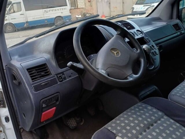 Білий Мерседес Віто, об'ємом двигуна 2.1 л та пробігом 250 тис. км за 3500 $, фото 1 на Automoto.ua