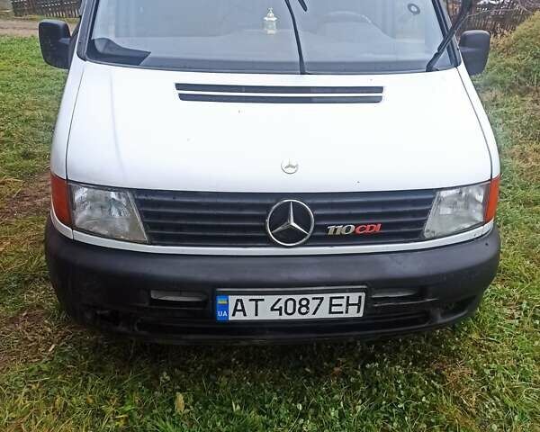 Белый Мерседес Вито, объемом двигателя 0 л и пробегом 305 тыс. км за 4500 $, фото 1 на Automoto.ua