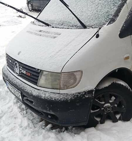 Белый Мерседес Вито, объемом двигателя 2.15 л и пробегом 380 тыс. км за 4000 $, фото 1 на Automoto.ua