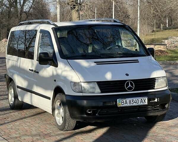 Белый Мерседес Вито, объемом двигателя 2.1 л и пробегом 325 тыс. км за 4250 $, фото 1 на Automoto.ua