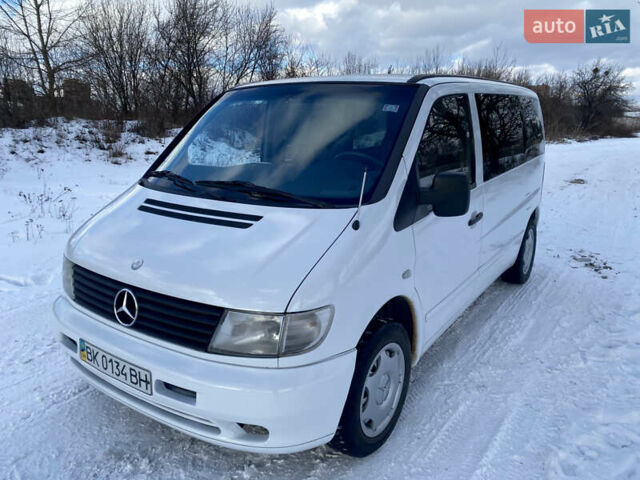 Белый Мерседес Вито, объемом двигателя 2.2 л и пробегом 490 тыс. км за 4600 $, фото 1 на Automoto.ua