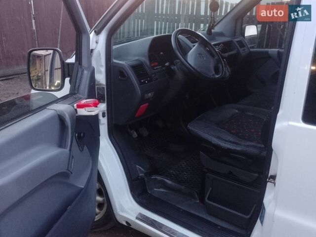 Белый Мерседес Вито, объемом двигателя 2.15 л и пробегом 380 тыс. км за 4000 $, фото 1 на Automoto.ua