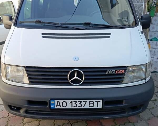 Белый Мерседес Вито, объемом двигателя 2.15 л и пробегом 420 тыс. км за 5800 $, фото 1 на Automoto.ua