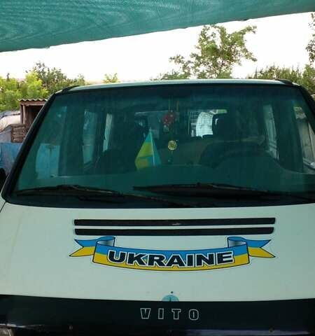 Белый Мерседес Вито, объемом двигателя 2.2 л и пробегом 560 тыс. км за 4000 $, фото 1 на Automoto.ua