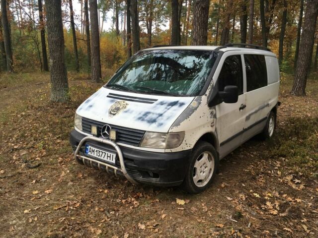 Белый Мерседес Вито, объемом двигателя 2.2 л и пробегом 460 тыс. км за 2600 $, фото 1 на Automoto.ua