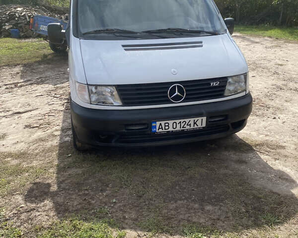 Белый Мерседес Вито, объемом двигателя 2.2 л и пробегом 380 тыс. км за 5300 $, фото 1 на Automoto.ua