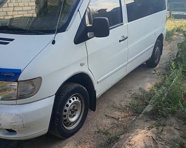 Белый Мерседес Вито, объемом двигателя 2.15 л и пробегом 350 тыс. км за 5000 $, фото 1 на Automoto.ua