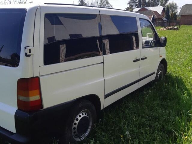 Белый Мерседес Вито, объемом двигателя 2.2 л и пробегом 220 тыс. км за 4900 $, фото 1 на Automoto.ua