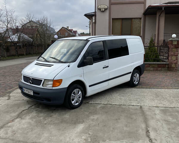 Белый Мерседес Вито, объемом двигателя 2.2 л и пробегом 480 тыс. км за 3500 $, фото 1 на Automoto.ua
