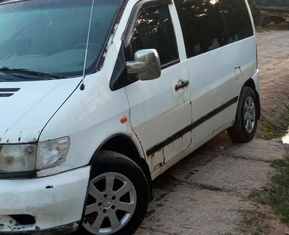 Білий Мерседес Віто, об'ємом двигуна 2.2 л та пробігом 715 тис. км за 2452 $, фото 1 на Automoto.ua