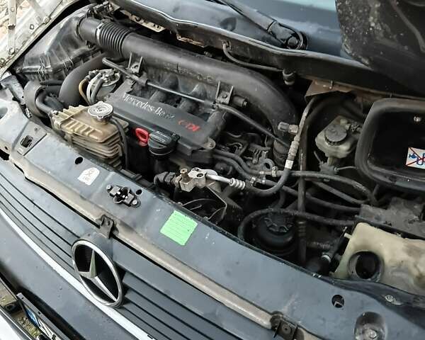 Белый Мерседес Вито, объемом двигателя 2.15 л и пробегом 400 тыс. км за 5500 $, фото 1 на Automoto.ua