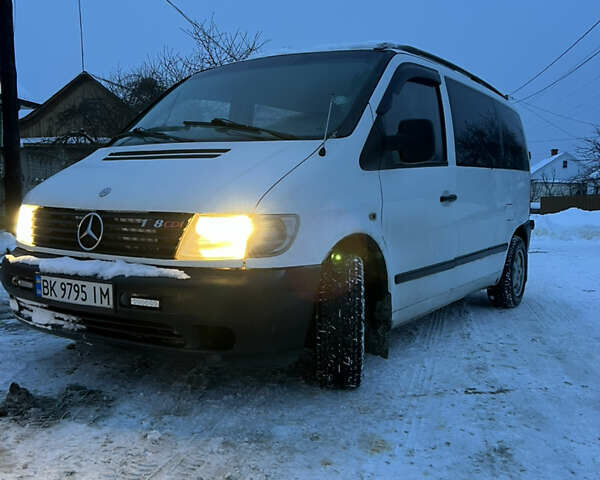 Белый Мерседес Вито, объемом двигателя 2.15 л и пробегом 450 тыс. км за 3800 $, фото 1 на Automoto.ua