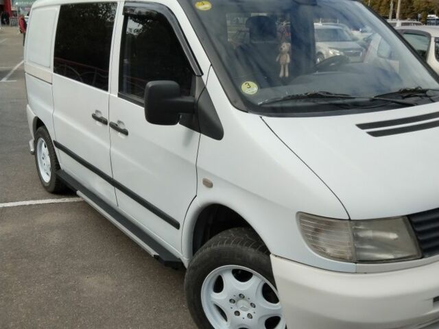 Белый Мерседес Вито, объемом двигателя 2.1 л и пробегом 400 тыс. км за 4900 $, фото 1 на Automoto.ua