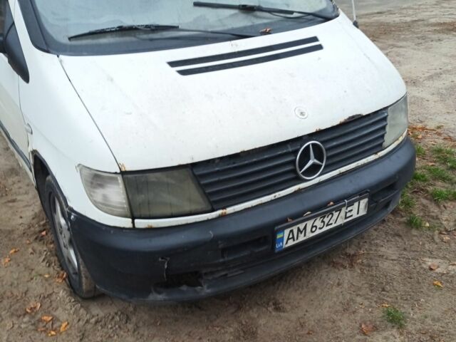 Белый Мерседес Вито, объемом двигателя 0 л и пробегом 328 тыс. км за 2000 $, фото 1 на Automoto.ua