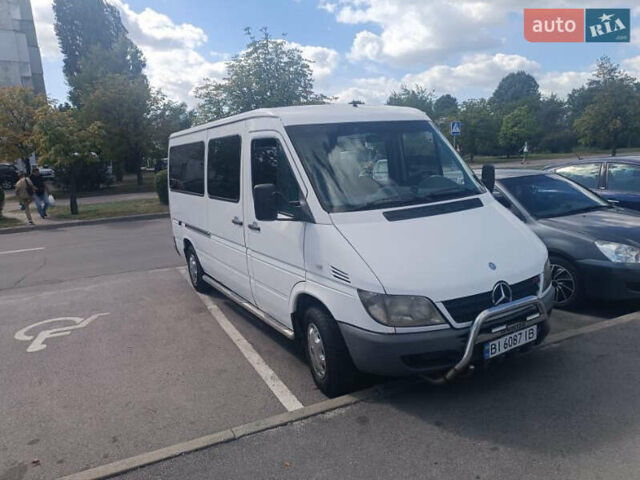 Белый Мерседес Вито, объемом двигателя 2.15 л и пробегом 700 тыс. км за 8200 $, фото 1 на Automoto.ua