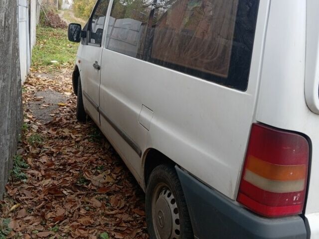 Белый Мерседес Вито, объемом двигателя 2 л и пробегом 400 тыс. км за 2638 $, фото 1 на Automoto.ua