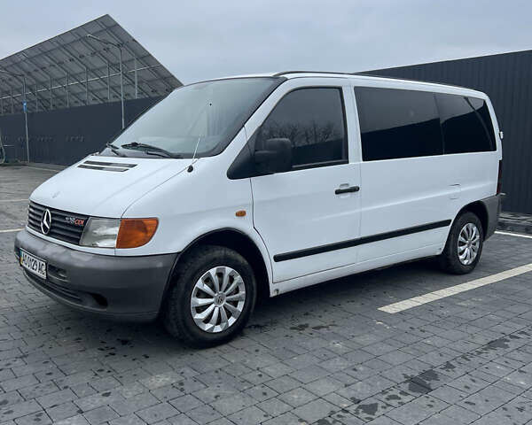Белый Мерседес Вито, объемом двигателя 2.2 л и пробегом 370 тыс. км за 3400 $, фото 1 на Automoto.ua