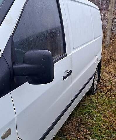 Білий Мерседес Віто, об'ємом двигуна 2.1 л та пробігом 500 тис. км за 4000 $, фото 1 на Automoto.ua