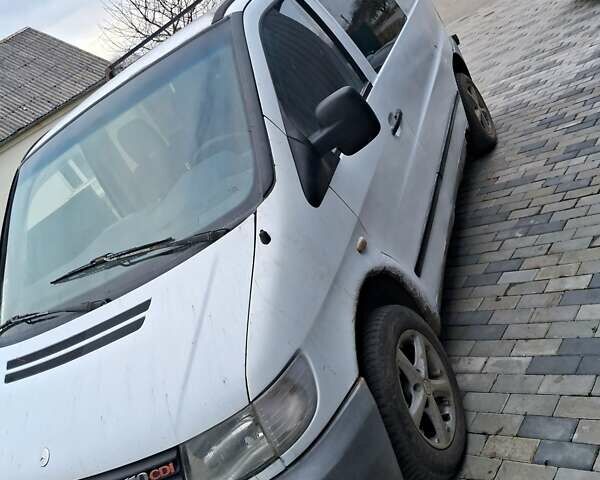 Белый Мерседес Вито, объемом двигателя 2.15 л и пробегом 327 тыс. км за 2500 $, фото 1 на Automoto.ua