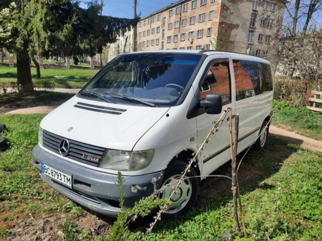 Белый Мерседес Вито, объемом двигателя 2.2 л и пробегом 400 тыс. км за 5000 $, фото 1 на Automoto.ua