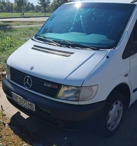 Белый Мерседес Вито, объемом двигателя 2.15 л и пробегом 350 тыс. км за 4300 $, фото 1 на Automoto.ua