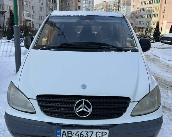 Белый Мерседес Вито, объемом двигателя 2.1 л и пробегом 420 тыс. км за 4200 $, фото 1 на Automoto.ua