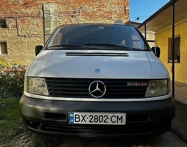 Белый Мерседес Вито, объемом двигателя 2.15 л и пробегом 310 тыс. км за 4600 $, фото 1 на Automoto.ua