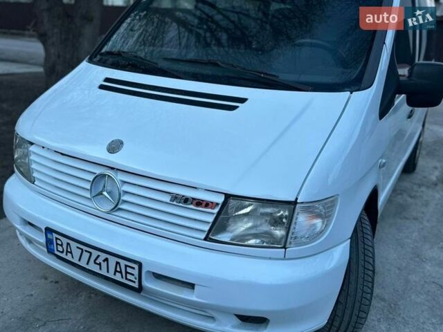 Белый Мерседес Вито, объемом двигателя 2.2 л и пробегом 399 тыс. км за 5800 $, фото 1 на Automoto.ua