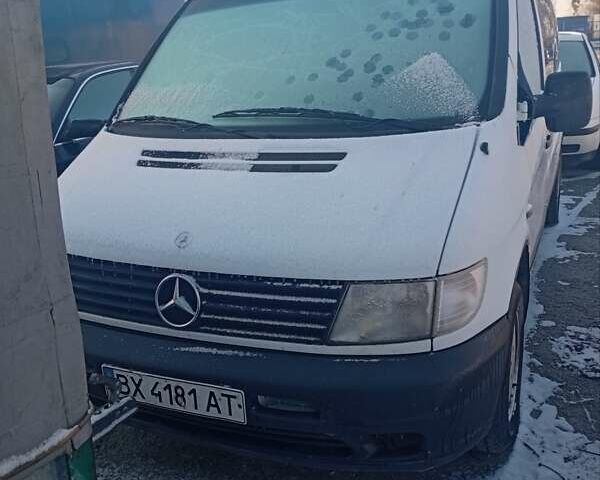 Белый Мерседес Вито, объемом двигателя 2.2 л и пробегом 255 тыс. км за 5000 $, фото 1 на Automoto.ua