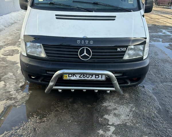 Белый Мерседес Вито, объемом двигателя 2.15 л и пробегом 272 тыс. км за 5250 $, фото 1 на Automoto.ua