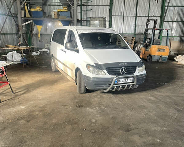 Білий Мерседес Віто, об'ємом двигуна 2.15 л та пробігом 301 тис. км за 6900 $, фото 1 на Automoto.ua
