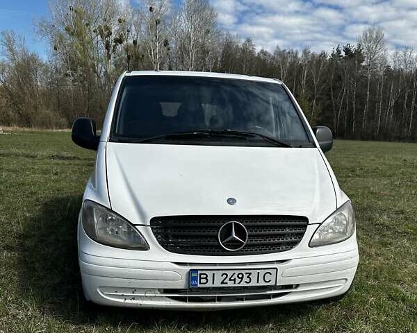Белый Мерседес Вито, объемом двигателя 2.15 л и пробегом 243 тыс. км за 6500 $, фото 1 на Automoto.ua