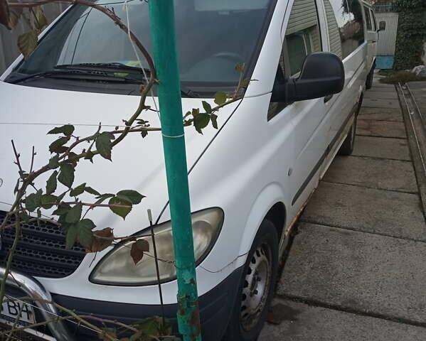 Білий Мерседес Віто, об'ємом двигуна 2.2 л та пробігом 300 тис. км за 6000 $, фото 1 на Automoto.ua