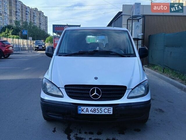 Белый Мерседес Вито, объемом двигателя 2.15 л и пробегом 300 тыс. км за 5000 $, фото 1 на Automoto.ua