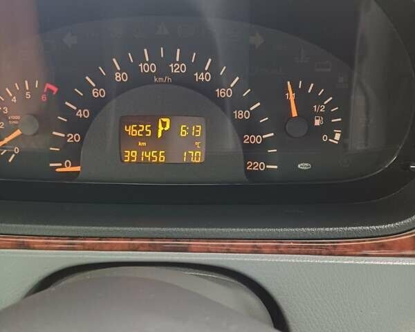 Белый Мерседес Вито, объемом двигателя 3.2 л и пробегом 397 тыс. км за 7500 $, фото 1 на Automoto.ua