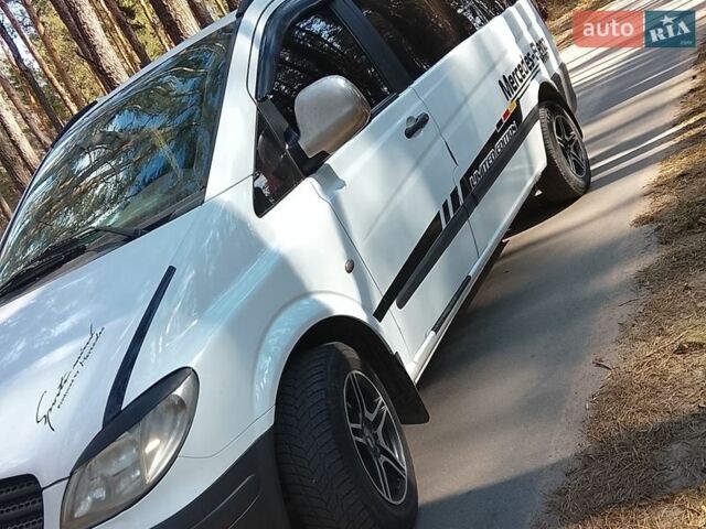 Белый Мерседес Вито, объемом двигателя 2.1 л и пробегом 540 тыс. км за 6100 $, фото 1 на Automoto.ua