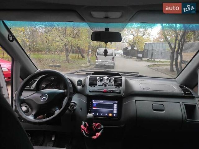 Белый Мерседес Вито, объемом двигателя 2.2 л и пробегом 430 тыс. км за 7000 $, фото 1 на Automoto.ua