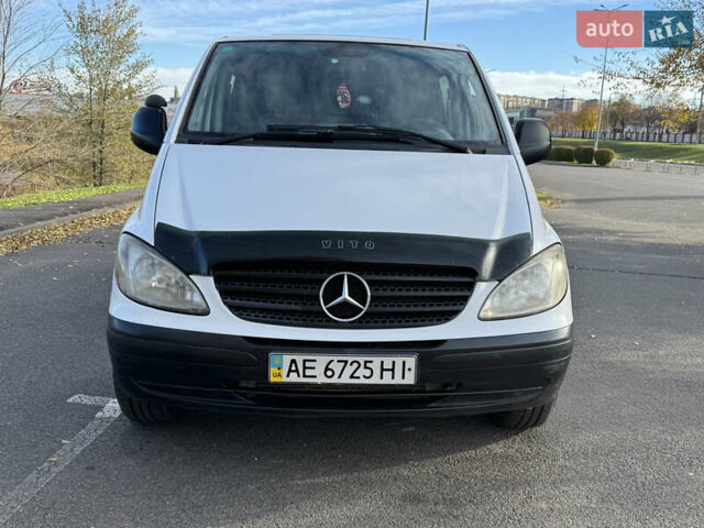 Белый Мерседес Вито, объемом двигателя 2.2 л и пробегом 300 тыс. км за 5900 $, фото 1 на Automoto.ua