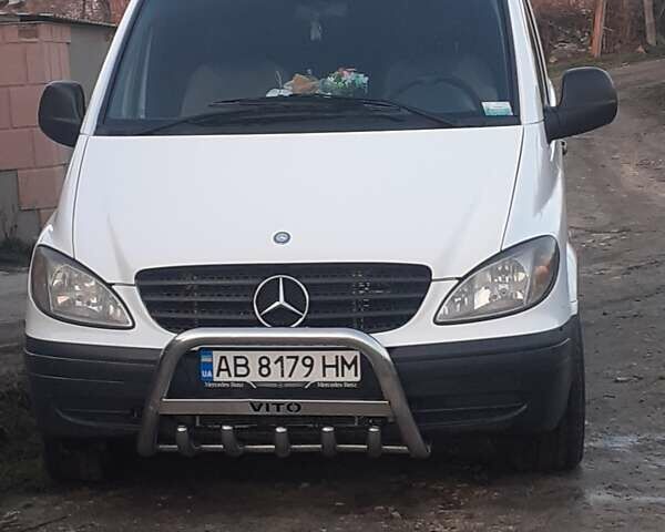 Белый Мерседес Вито, объемом двигателя 2.2 л и пробегом 327 тыс. км за 7500 $, фото 1 на Automoto.ua