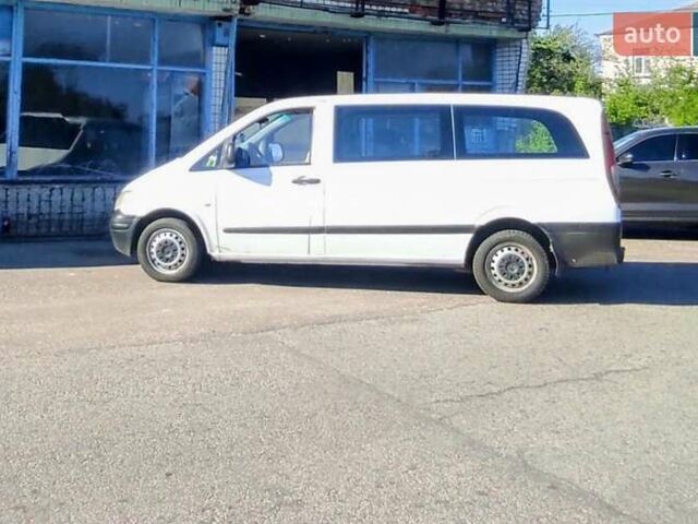 Белый Мерседес Вито, объемом двигателя 2.15 л и пробегом 500 тыс. км за 2500 $, фото 1 на Automoto.ua