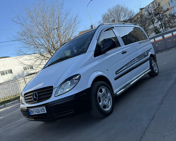 Белый Мерседес Вито, объемом двигателя 2.15 л и пробегом 300 тыс. км за 6999 $, фото 1 на Automoto.ua