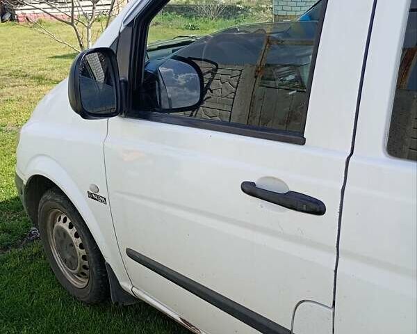 Мерседес Вито 2005 в Александрие на Automoto.ua Белый Мерседес Вито, объемом двигателя 2.15 л и пробегом 251 тыс. км за 6750 $, фото 1 на Automoto.ua