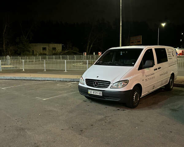 Белый Мерседес Вито, объемом двигателя 2.15 л и пробегом 439 тыс. км за 6000 $, фото 1 на Automoto.ua