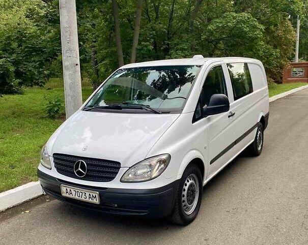 Белый Мерседес Вито, объемом двигателя 2.2 л и пробегом 420 тыс. км за 7800 $, фото 1 на Automoto.ua