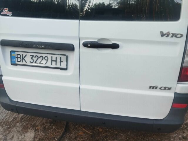 Белый Мерседес Вито, объемом двигателя 2.1 л и пробегом 340 тыс. км за 5800 $, фото 1 на Automoto.ua