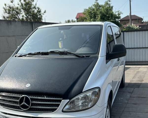 Белый Мерседес Вито, объемом двигателя 2.2 л и пробегом 413 тыс. км за 6400 $, фото 1 на Automoto.ua