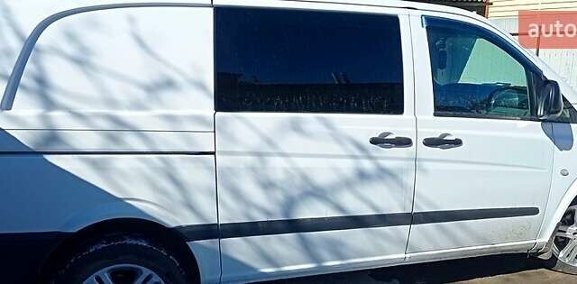 Белый Мерседес Вито, объемом двигателя 2.1 л и пробегом 385 тыс. км за 5600 $, фото 1 на Automoto.ua